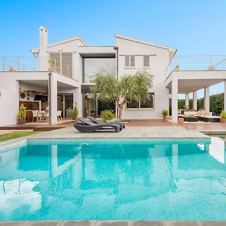 Alfa 포엔샤 항구